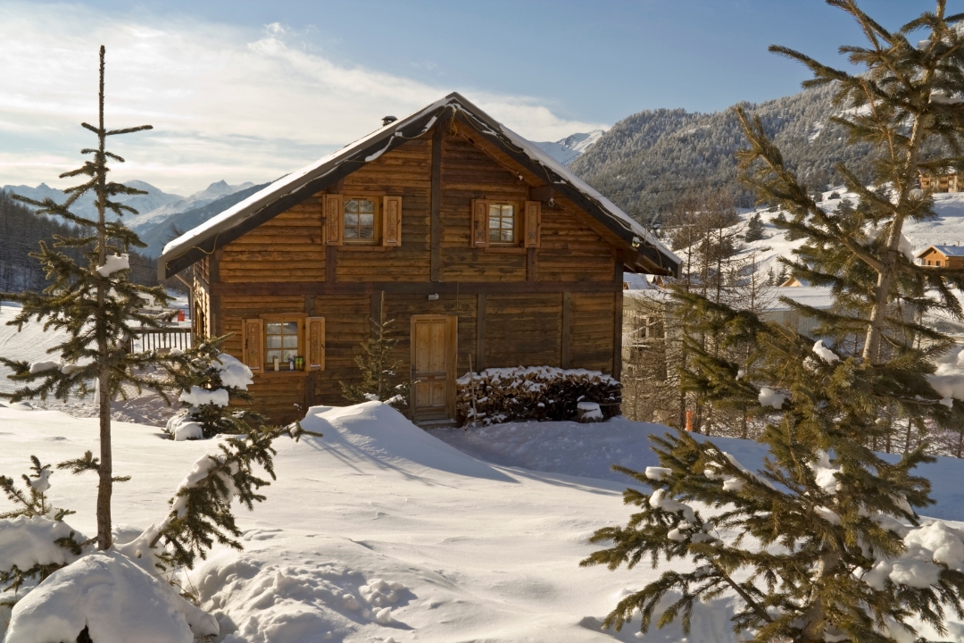 Ski Lodge Exterior Photo