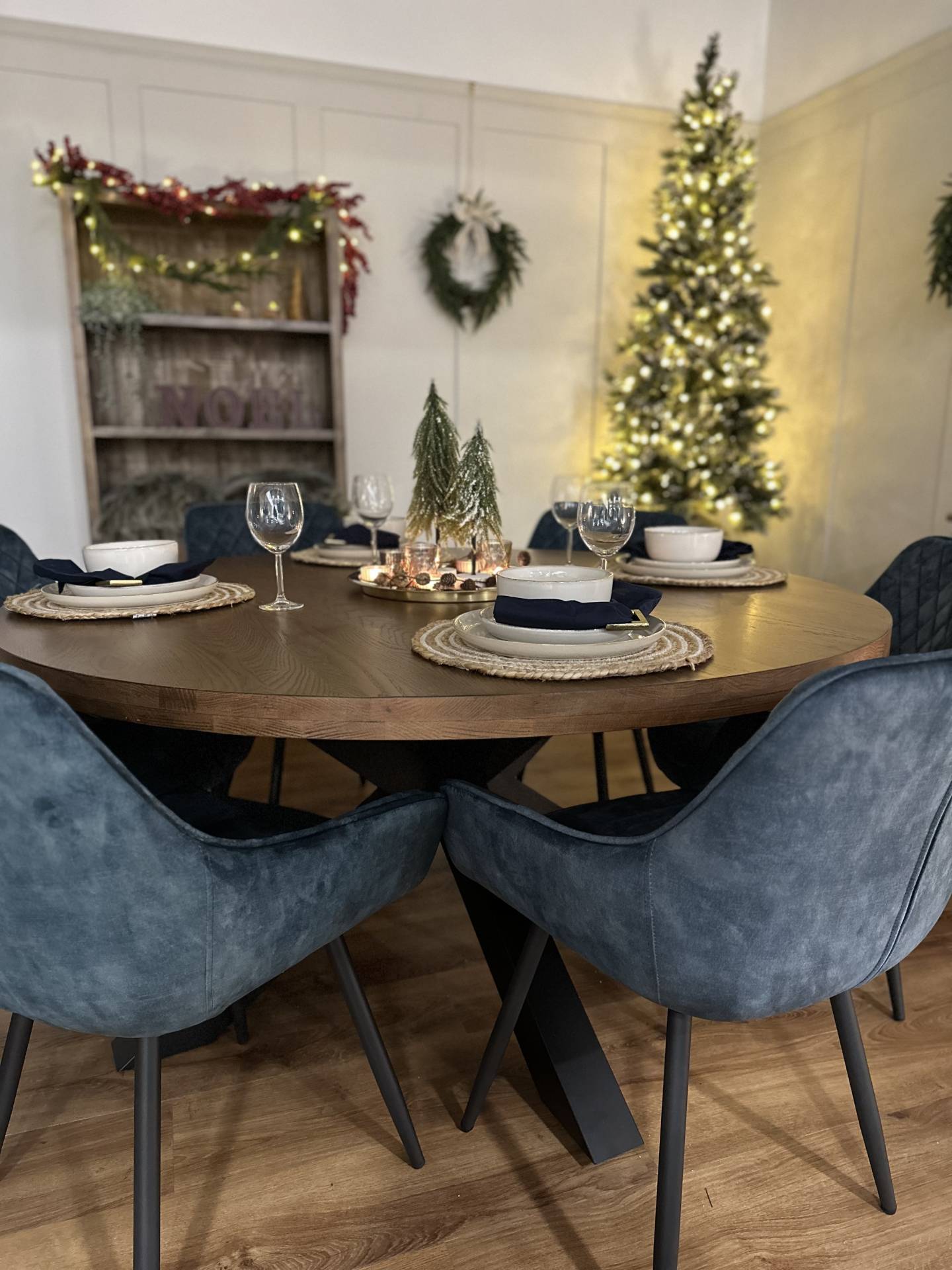Round Dining Table & Chairs Set for Christmas