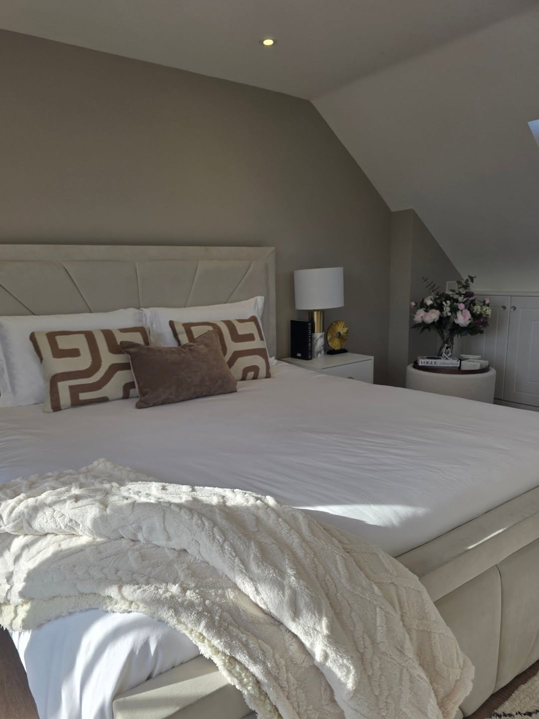 Saison Sprung Ottoman Bed and Oslo Bedside Tables by Furniture Outlet customer styled_byjona